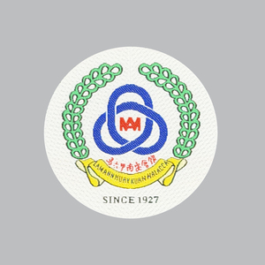 Badge personnalisé en tissu damassé lavable avec bords découpés au laser, tailles et couleurs sur mesure pour uniformes et vêtements - Product Image 1