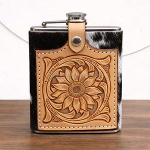 ปลอกใส่ขวดเหล้าสแตนเลสหุ้มหนังแกะสลักลายดอกไม้สไตล์วินเทจ พกพาสะดวก ของขวัญสำหรับผู้ชาย - Product Image 4