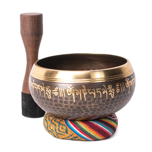 Cuenco Tibetano Martillado a Mano con Grabado de Loto y Om - Cuenco Profesional de Latón para Sanación Sonora y Meditación - Product Image 3