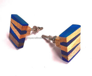 Poignée de meubles de luxe Boutons en résine de bois fabriqués à la main avec un design floral complexe Parfait pour les armoires et les meubles - Product Image 1