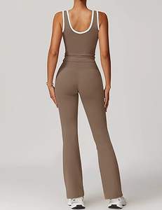 ชุดออกกำลังกายผู้หญิง 2 ชิ้น ชุดโยคะ กางเกงเลกกิ้งขาบานแบบไขว้ เสื้อครอปท็อปแต่งขอบตัดสี - Product Image 2