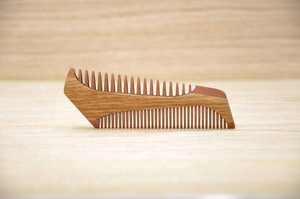 Peigne à cheveux artisanal en bois avec manche, pour usage en salon, en provenance d'Inde, vente en gros de peignes en bois pour usage commercial - Product Image 5