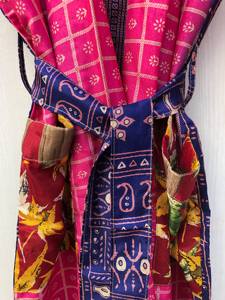 ชุดคลุมนอนหลากสีสไตล์วินเทจ ทำจากผ้าไหมซารีรีไซเคิล ชุดคลุมบ้านเนื้อนุ่ม ชุดคลุมยาวผ้าไหม ชุดคลุมสำหรับงานปาร์ตี้ริมชายหาด - Product Image 6