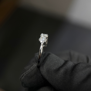 Anillo de Eternidad Redondo para Mujer con Cinco Diamantes Cultivados en Laboratorio de 0.40ct Cada Uno, Color D, Oro Blanco de 14K, Certificado IGI - Product Image 4