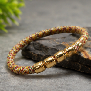 Pulsera de Hilo Tejido a Mano con Cuentas Metálicas Doradas, Joyería de Moda de Lujo Hecha a Mano con Relieve - Product Image 1