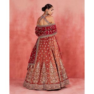 Plus beau dernier créateur Heera Création Orange taille M Lehenga Choli pour femme Ensemble de broderie exquis - Product Image 1