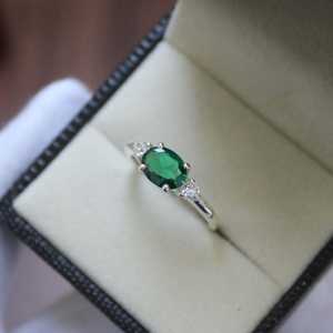 Bague ovale émeraude en argent sterling S925, pierre de naissance de mai, bijou élégant pour femme, bague fine et remarquable - Product Image 4