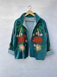 Veste courte bohème faite main en velours bleu sarcelle avec broderie animale et florale tropicale, artisanat indien, cadeau pour elle - Product Image 1