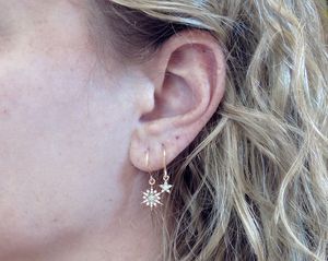 Boucles d'oreilles délicates en opale étoile à 6 branches, en argent sterling 925 plaqué or 14 carats, motif flocon de neige, bijoux cadeau - Product Image 4