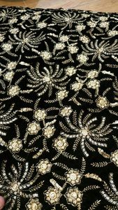 Tissu de velours de luxe brodé avec un design jacquard à paillettes pour robe de soirée, robe de fête et vêtements de mode formels - Product Image 3