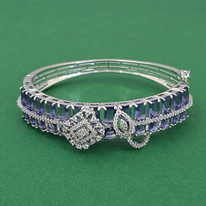 กำไลข้อมือทองเหลืองทำมือประดับเพชรคิวบิกเซอร์โคเนียแบบเปิดได้ ชุบโรเดียม ดีไซน์ลายสันติภาพ สไตล์คลาสสิก ของขวัญจาก Kanhai Jewels รุ่น 443961 - Product Image 5