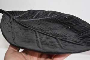 Black Metal Leaf <b>Plate</b> Ideal For Modern Home <b>Side</b> Table Decor And Table Centerpiece Stylish Decorative Dish Wholesale From India - Product Image 4