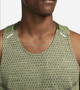 Débardeur personnalisé pour homme, en coton uni, effet usé, sans manches, pour la salle de sport et l'entraînement - Product Image 4