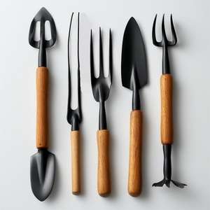 ชุดเครื่องมือทำสวนเหล็กสีดำทันสมัย พร้อมจอบและส้อมด้ามไม้สำหรับงานดิน - Product Image 5