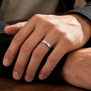 Anillo de Compromiso de Lujo para Hombre, Chapado en Oro Blanco de 18K, con Diamante Moissanita de Corte Brillante Redondo - Product Image 3
