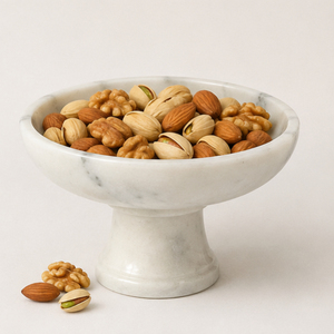 Bol sur piédestal en marbre blanc, bol à fruits en pierre artisanal, centre de table décoratif sur pied pour la décoration du salon et de la salle à manger - Product Image 4