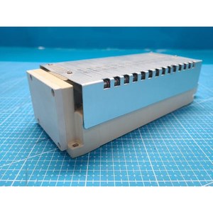 Ensemble de distributeur de solénoïdes SMC SS5V1-10FD-X44, utilisé tel quel, pièces d'équipement semi-conducteur d'occasion - Product Image 4