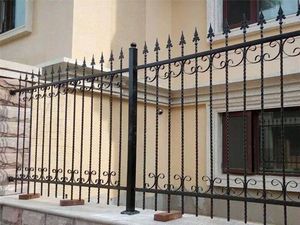Valla de Hierro Forjado de Primera Calidad: Diseños Arquitectónicos Perimetrales Maestrosmente Elaborados a Mano, Construidos para una Seguridad y Estilo Duraderos - Product Image 1