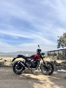 Moto TRIUMPH "SCRAMBLER 400 X" avec cadre noir, style sport Scrambler - Product Image 4