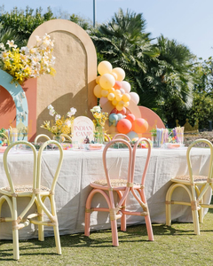 Chaises pour enfants en rotin faites à la main pour location événementielle, anniversaires, mariages, réceptions, cabines photo et décoration de lieux de fête - Product Image 1