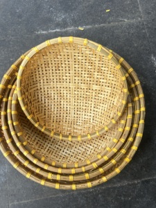 Plateau de présentation pour pain et aliments, fabrication artisanale vietnamienne, ensemble de 5 plateaux ronds en bambou tressé pour restaurant, présentation de fruits - Product Image 2