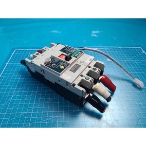 Disjoncteur en boîtier moulé Fuji SG103C, utilisé comme pièce détachée pour équipement semi-conducteur d'époque - Product Image 5