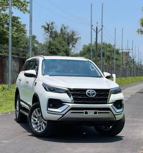 Toyota Fortuner Usada en Buen Estado, Sin Historial de Accidentes, 100% Limpia, Mejor SUV Económico - Product Image 2