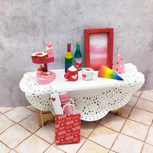 Accesorios para Casa de Muñecas en Miniatura a Escala 1:12, Escena de Fiesta de San Valentín, Materiales de Madera/Papel/Arcilla, para Mayores de 14 Años - Product Image 1