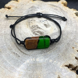 Pulseras de joyería vintage 2024, pulsera de madera y resina con dijes para unisex, cuentas negras transparentes UCI, brazaletes navideños, bonitos y económicos - Product Image 5