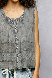 Camiseta sin mangas con cuello redondo y botones POL con contraste de crochet - Product Image 5