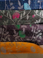 Tissu brocart floral multicolore