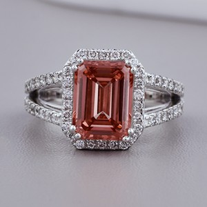 Bague de fiançailles et de mariage en argent sterling 925 massif avec halo de diamants orange de taille émeraude certifiés IGI, cultivés en laboratoire – Cadeau tendance - Product Image 1