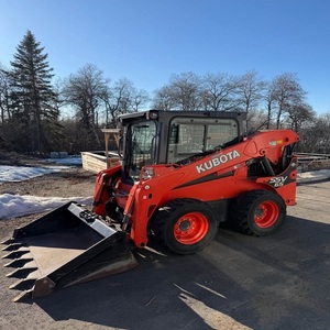 Chargeuse compacte Kubota SSV65, mini-chargeuse sur pneus diesel à moment de charge élevé, équipement de construction compact avec godet - Product Image 3