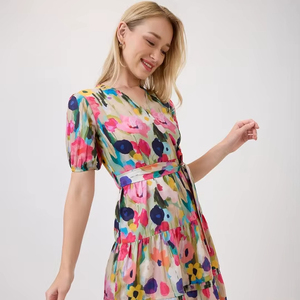 Vestido Midi Floral Elegante y Formal de Alta Calidad para Mujer, con Estampado Floral Natural, Mangas Abullonadas, Corte Crepé, Suave y Transpirable - Product Image 1