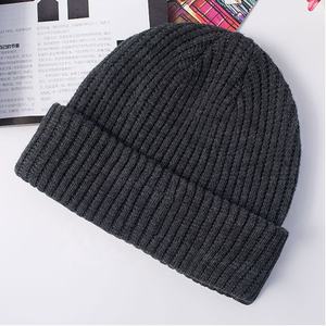 Nuevos Gorros de Invierno con Diseño de Puntos y Logotipo Bordado Personalizado, Gorros de Lana Acrílica 100% Transpirables e Impermeables para Hombre - Product Image 5