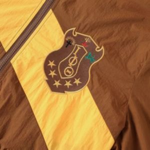 Veste coupe-vent à fermeture éclair intégrale Iota Phi Theta Marron Doré, Vêtement grec de fraternité, Légère et au coupe élégant - Product Image 5