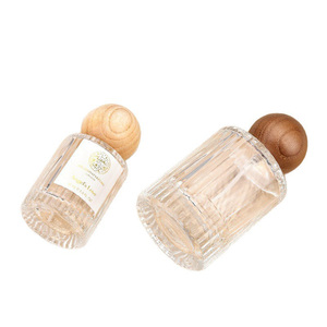 Botella de Perfume de Vidrio Transparente Oblonga de 50 ml con Tapa de Rosca para Tónico, Loción, Botella de Spray Recargable - Product Image 2