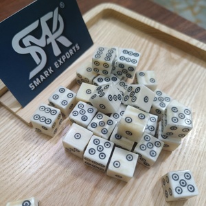 En gros, ensemble de dés de jeu carrés en os de buffle, artisanaux et naturels, pour jeux de société, jeux de table et collectionneurs - Product Image 3