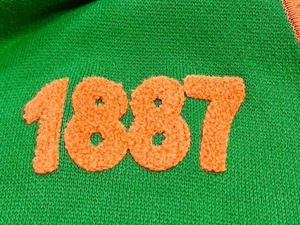 เสื้อคาร์ดิแกนปักโลโก้โรงเรียนตามสั่ง ผ้าโพลีเอสเตอร์/คอตตอนถัก  รับผลิตแบบ OEM สำหรับฤดูใบไม้ผลิและฤดูหนาว คอวี หนา ระบายอากาศได้ดี - Product Image 5