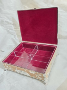 Caja de Joyería Rectangular de Lujo Plateada con Diseño de Pavo Real, Estuche para Bisutería Esmaltado, Forro de Terciopelo, Compartimentos Divididos, Contenedor Multiusos para Regalo - Product Image 5