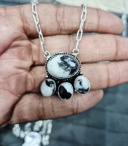 Collar de joyería unisex de diseño cristiano hecho a mano con mezcla de piedras preciosas y latón chapado en plata, hermoso collar de barra. - Product Image 4