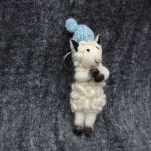 Porte-clés mignon en forme de mouton en laine, jouet en peluche avec chapeau bleu, animal en peluche doux pour enfants unisexe 0-10cm - Product Image 2