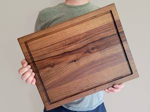 Planche à découper artisanale en bois d'acacia avec rainure profonde pour les jus |   Planche à découper robuste avec poignées antidérapantes |   Grande Gamme Viandes & Barbecues - Product Image 4