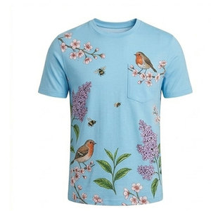 Camiseta de manga corta con estampado floral azul claro, cuello redondo, corte regular, estilo casual de algodón con diseño de pájaros y flores. - Product Image 1