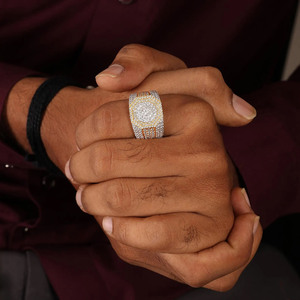 Anillo de Compromiso de Plata de Ley 925 con Baño de Rodio y Engaste Pavé, Moissanita Tallada, Estilo Lujoso, Anillo Bling Hip Hop Champion - Product Image 5