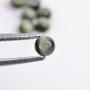 Vente en gros de cabochons ronds œil de chat naturels de 8 mm, mélange de couleurs jaune miel, vert et gris, tailles variées pour la revente - Exportateur de créations œil de chat - Product Image 3