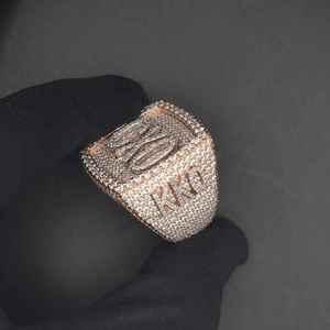 Anillo de Diseño de Lujo Estilo Hip Hop con Iniciales Personalizadas, 100% Probado con el Test de Diamantes, Anillo de Moissanita para Hombre con Baño de Rodio - Product Image 2
