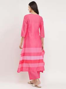 Robe maxi asymétrique rayée rose avec manches trois quarts, col rond, coupe ample, tenue décontractée d'été, tissu en mousseline de soie tissée - Product Image 2