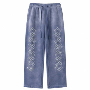 Pantalons de soirée pour hommes avec détails en strass, coupe ajustée et style contemporain - Product Image 1