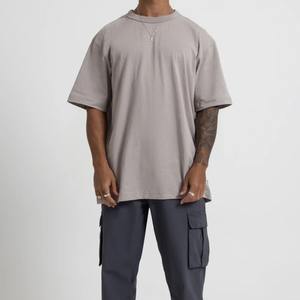 เสื้อยืดผู้ชายคุณภาพพรีเมียมทรงดรอปไหล่ ขายส่ง MOQ ต่ำ สกรีนลาย 250GSM เสื้อยืดดรอปไหล่ที่ดีที่สุด ผ้าฝ้าย 100% - Product Image 5